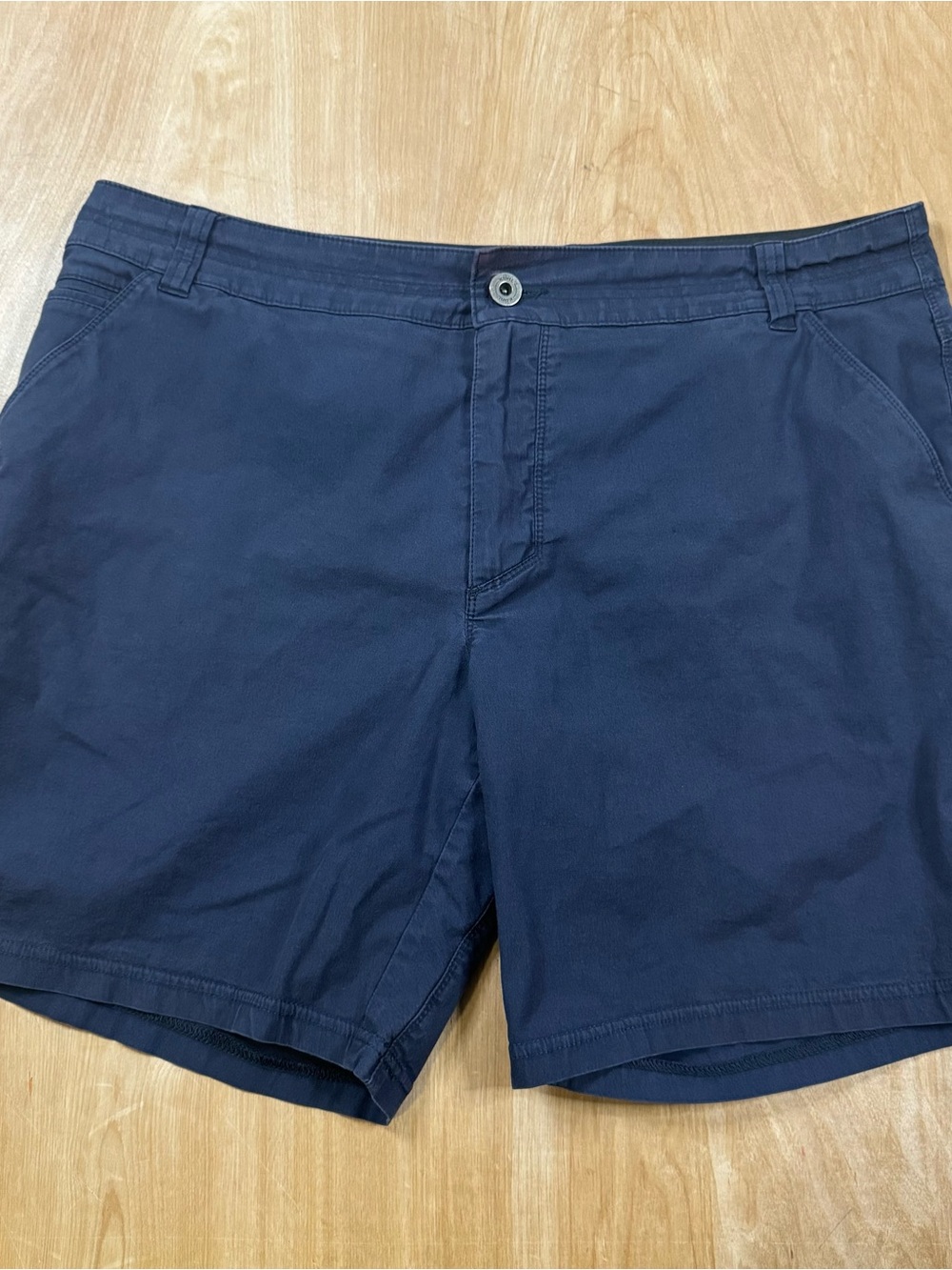 Kuhl Men’s Blue Chino Shorts Flat Front Stretch Slash Pockets Logo Size 38